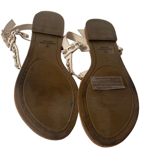 Goldtone T-Strap Buckle Closure White Flat Sandals With Faux Pearls Size 7 - Picture 6 of 6